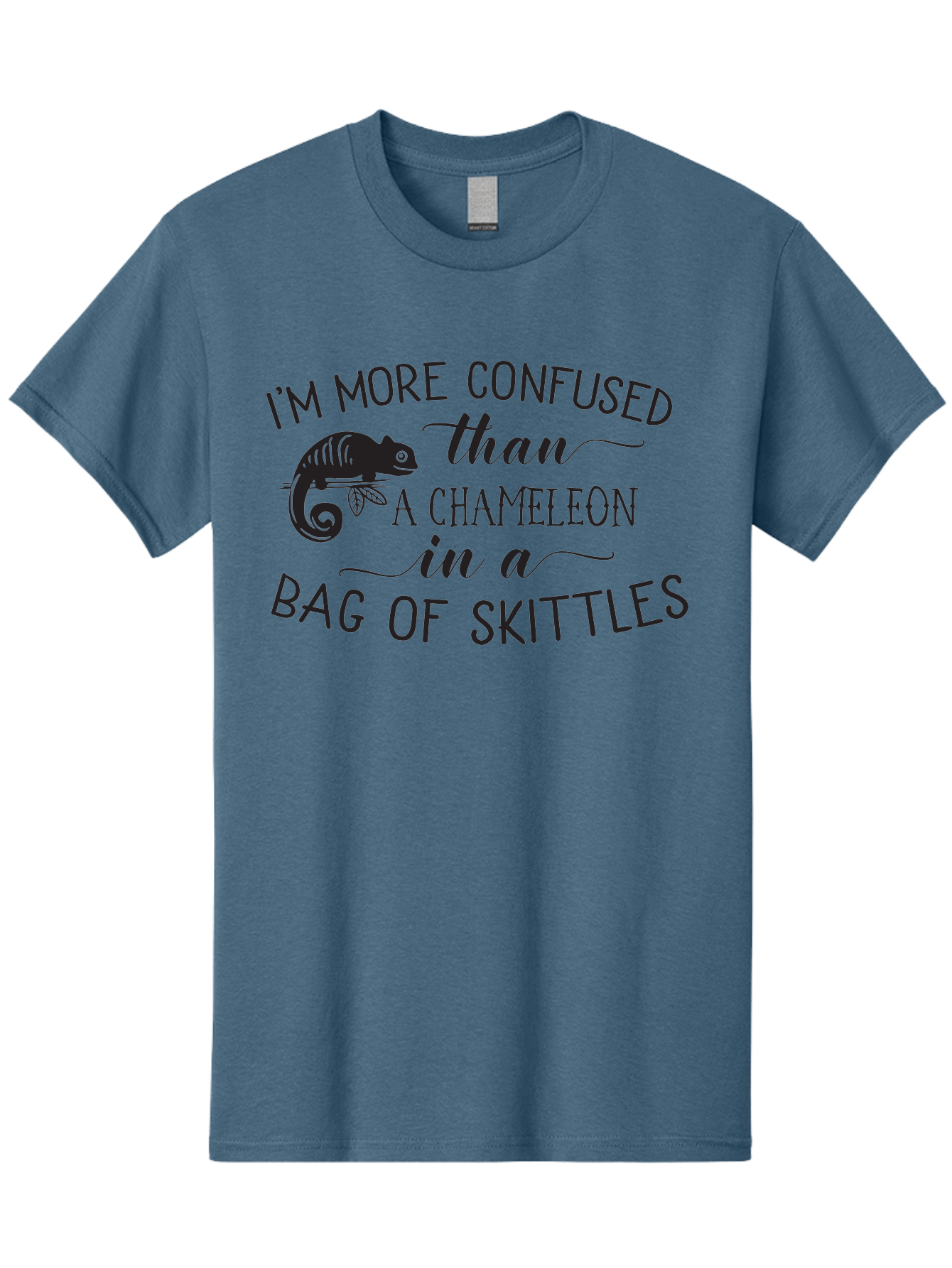 I-M-More-Confused-Than-A-Chameleon-In-A-Bag-Of-Skittles Men'S Graphic Tee, 100% Cotton, Comfortable Casual Summer Wear, Machine Washable, Funny Quote, Humorous Saying, Confused Chameleon, Bag Of Skittles, Playful Graphic, Whimsical Design, Aac863