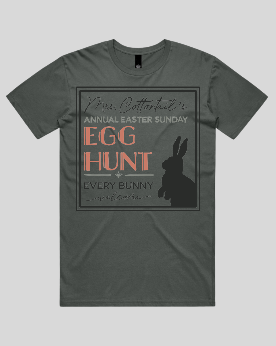 Mrs Cottontails Easter Egg Hunt Men's T-Shirt