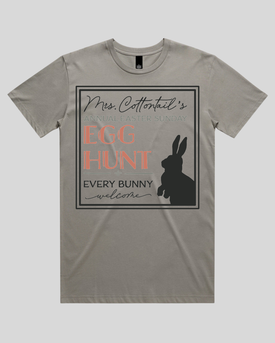 Mrs Cottontails Easter Egg Hunt Men's T-Shirt